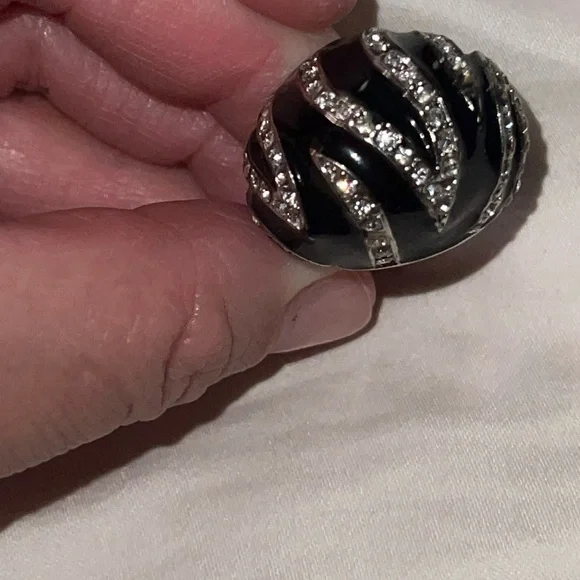 Elegant Black and Silver Women's Ring - Picture 5 of 8
